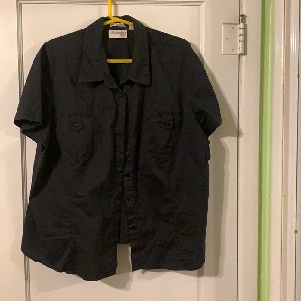 Joanna Plus, says 3X, fits like 2X. Crisp and comfy unfaded black. 62% cotton.